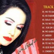 Le texte musical ES TARDE YA de ANA GABRIEL est également présent dans l'album Vivencias (1996)
