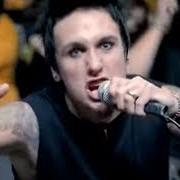 Le texte musical STOP LOOKING de PAPA ROACH est également présent dans l'album Getting away with murder (2004)