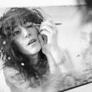 Le texte musical BECAUSE THE NIGHT de PATTI SMITH est également présent dans l'album Easter (1978)