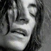 Le texte musical PEOPLE HAVE THE POWER de PATTI SMITH est également présent dans l'album Summer cannibals (1996)