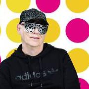 Le texte musical PAZZO! de PET SHOP BOYS est également présent dans l'album Super (2016)