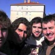 Le texte musical UN MAL DÍA de QUATRO D ABRIL est également présent dans l'album Quatro d abril (2006)