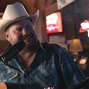 Le texte musical MI AMIGO (FEAT. ASLEEP AT THE WHEEL) de RANDY ROGERS BAND est également présent dans l'album Hold my beer, vol. 2 (2020)