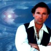 Le texte musical UNA MAÑANA Y UN CAMINO de RICARDO MONTANER est également présent dans l'album Una mañana y un camino (1994)