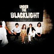 Le texte musical THE ANGELS HUNG AROUND de RILO KILEY est également présent dans l'album Under the blacklight (2007)