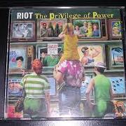 Le texte musical BLACK LEATHER AND GLITTERING STEEL de RIOT est également présent dans l'album The privilege of power (1990)