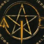 Le texte musical UN SENTIMIENTO DE AMOR de ANGELES DEL INFIERNO est également présent dans l'album Todos somos angeles (2003)