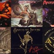 Le texte musical HEAVY ROCK de ANGELES DEL INFIERNO est également présent dans l'album Exitos diabolicos (2001)