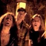 Le texte musical DETRAS DE LAS PUERTAS DEL MAL de ANGELES DEL INFIERNO est également présent dans l'album A cara o cruz (1993)