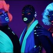 Le texte musical DRAG MOCKS IDENTITY de RUPAUL est également présent dans l'album Realness (2015)