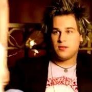 Le texte musical WALKING ON WATER de RYAN CABRERA est également présent dans l'album You stand watching (2005)