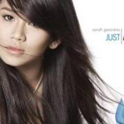 Le texte musical KAHIT MAHAL MO AY IBA de SARAH GERONIMO est également présent dans l'album Just me (2008)