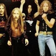 Le texte musical YELLOW RAVEN de SCORPIONS est également présent dans l'album Virgin killer (1976)