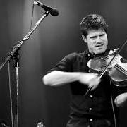 Le texte musical LEND A HAND de SETH LAKEMAN est également présent dans l'album The well worn path (2018)