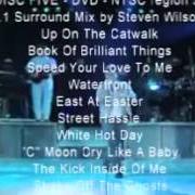 Le texte musical THE KICK INSIDE OF ME de SIMPLE MINDS est également présent dans l'album Sparkle in the rain (1984)