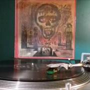 Le texte musical SPIRIT IN BLACK de SLAYER est également présent dans l'album Seasons in the abyss (1990)