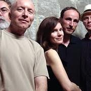 Le texte musical POPPY SELLING MAN de 10000 MANIACS est également présent dans l'album Campfire songs - disc 2 (2004)