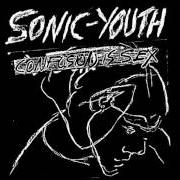 Le texte musical LEE IS FREE de SONIC YOUTH est également présent dans l'album Confusion is sex (1983)