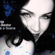 Le texte musical SYNCHRONISED de SOPHIE ELLIS BEXTOR est également présent dans l'album Make a scene (2010)