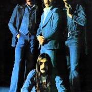 Le texte musical IS THERE A BETTER WAY de STATUS QUO est également présent dans l'album Blue for you (1976)