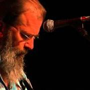 Le texte musical THE GRAVEYARD SHIFT de STEVE EARLE est également présent dans l'album The mountain (1999)