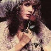 Le texte musical STAND BACK de STEVIE NICKS est également présent dans l'album The wild heart (1983)