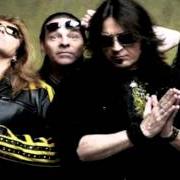 Le texte musical CALLING ON YOU de STRYPER est également présent dans l'album Second coming (2013)