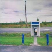 Le texte musical WITH A SORT OF GRACE I WALKED TO THE BATHROOM TO CRY de SUN KIL MOON est également présent dans l'album Universal themes (2015)