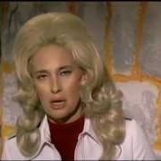 Le texte musical SATIN SHEETS de TAMMY WYNETTE est également présent dans l'album Another lonely song (1974)