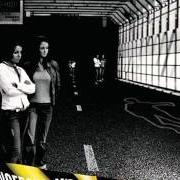 Le texte musical WE SHOUT de T.A.T.U. est également présent dans l'album Dangerous and moving (2005)