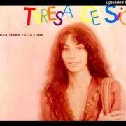 Le texte musical ALL'ANGOLO D'A VIA de TERESA DE SIO est également présent dans l'album Sulla terra sulla luna (1980)