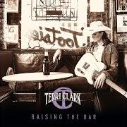 Le texte musical YOUNG AS WE ARE TONIGHT de TERRI CLARK est également présent dans l'album Raising the bar (2018)