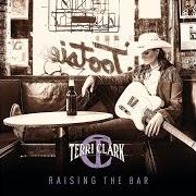 Le texte musical RIGHT WHERE YOU LEFT ME de TERRI CLARK est également présent dans l'album Raising the bar (2018)