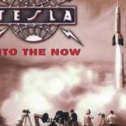 Le texte musical LOOK @ ME de TESLA est également présent dans l'album Into the now (2004)