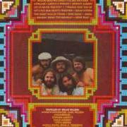 Le texte musical LET'S PUT OUR HEARTS TOGETHER de THE BEACH BOYS est également présent dans l'album Love you (1977)