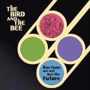 Le texte musical I HATE CAMERA de THE BIRD AND THE BEE est également présent dans l'album The bird and the bee (2007)
