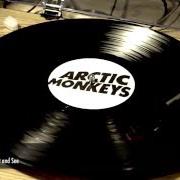 Le texte musical SHE'S THUNDERSTORMS de ARCTIC MONKEYS est également présent dans l'album Suck it and see (2011)