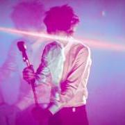 Le texte musical CHANGING THE RAIN de THE HORRORS est également présent dans l'album Skying (2011)