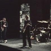 Le texte musical ART SCHOOL de THE JAM est également présent dans l'album In the city (1977)
