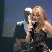 Le texte musical BESAME MUCHO de ARIELLE DOMBASLE est également présent dans l'album Amor amor (2004)