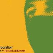 Le texte musical 33 DEGREE de THIEVERY CORPORATION est également présent dans l'album Radio retaliation (2008)