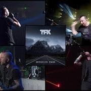 Le texte musical BORN THIS WAY de THOUSAND FOOT KRUTCH est également présent dans l'album Untraveled roads (live) (2017)