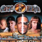 Le texte musical BARRIN YOU B**HES de THREE 6 MAFIA est également présent dans l'album When the smoke clears (2000)