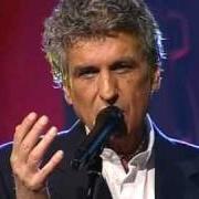 Le texte musical NON VALE LA PENA de TOTO CUTUGNO est également présent dans l'album Un falco chiuso in gabbia (2008)