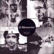 Le texte musical PAPERCLIPS de TRAVIS est également présent dans l'album 12 memories (2003)