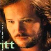 Le texte musical NOTHING SHORT OF DYING de TRAVIS TRITT est également présent dans l'album It's all about to change (1991)