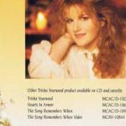 Le texte musical LET IT SNOW! LET IT SNOW! LET IT SNOW! de TRISHA YEARWOOD est également présent dans l'album The sweetest gift (1994)