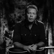 Le texte musical I HEAR MY RIVER de TROY CASSAR-DALEY est également présent dans l'album The world today (2021)