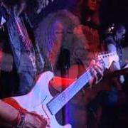 Le texte musical SHOOT 'EM DOWN de TWISTED SISTER est également présent dans l'album Live at hammersmith (1994)