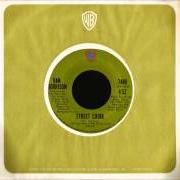 Le texte musical GYPSY QUEEN de VAN MORRISON est également présent dans l'album His band and the street choir (1971)